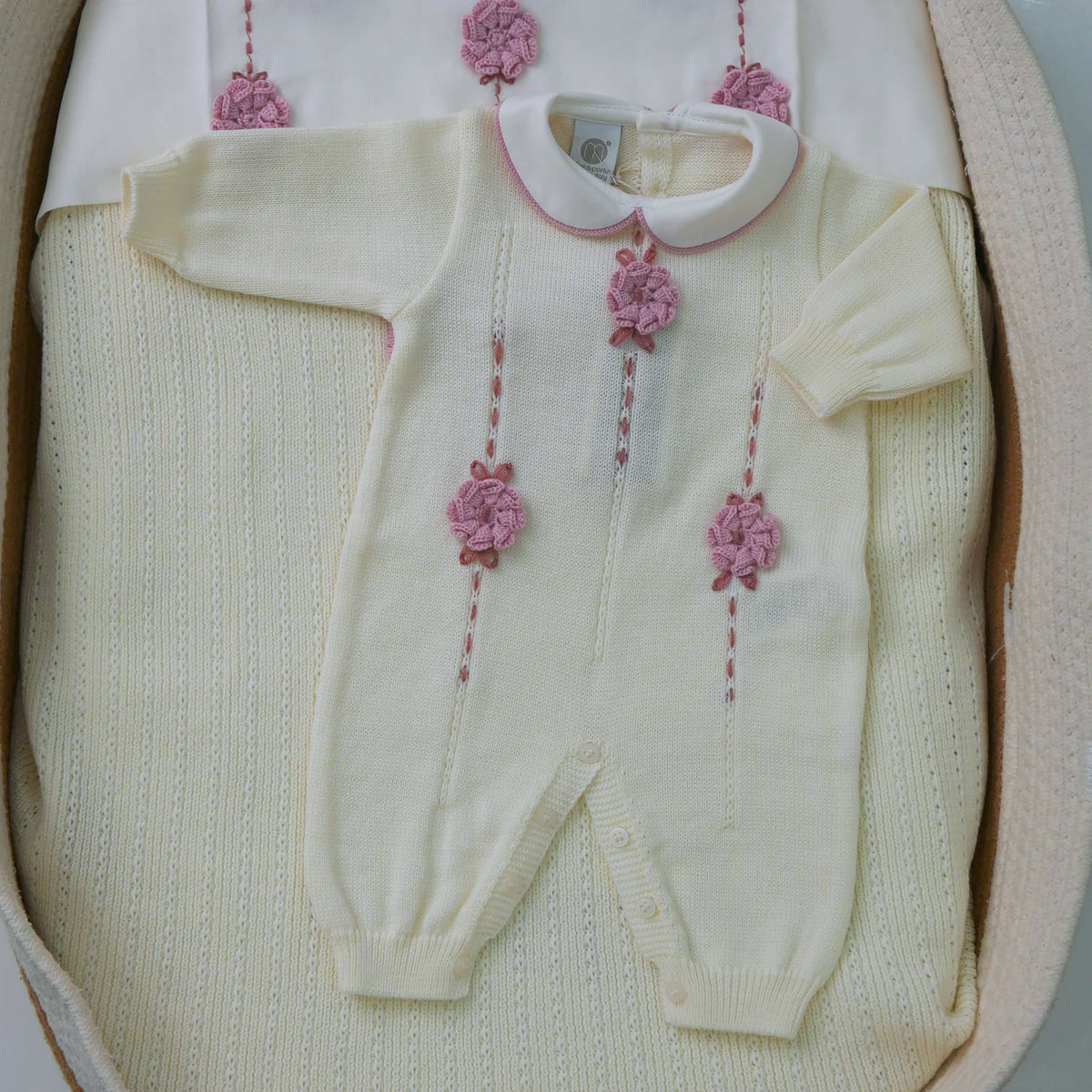 TUTINA INTERA CON ROSE GRANDI RILIEVO - NEONATA - LANA 100% - Marlù IS1010BIS